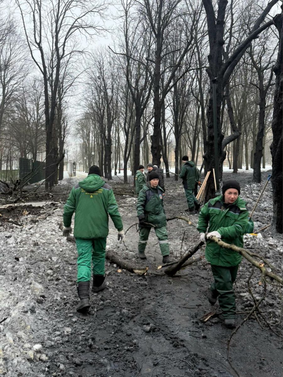 Центральний парк Харкова під обстрілом: наслідки атаки (фото)